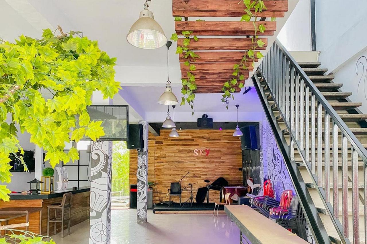 Sky Residence Tomohon Mitra Reddoorz Eksteriør bilde